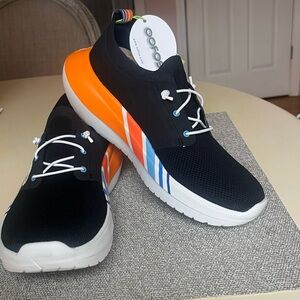 NWT OOFOS NYC Stride Limited Edition sneakers! 👟✨